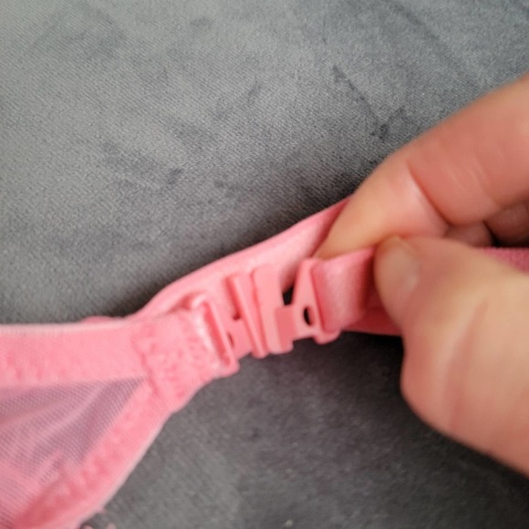 Victoria's secret crotchless lingerie set. Bra 32D panty small - Picture 6 of 6